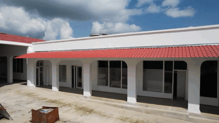 Espacio abierto para oficinas de alto trafico en el edificio Caprecom Ibague