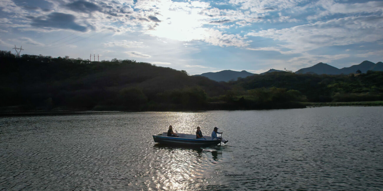 Lago navegable, tranquilo, pesca, deportes, kayak, bote, lotes campestres cerca de Bogotá permite a inversionistas acceder a activos sostenibles, con alta valorización y una demanda creciente tanto en turismo como en vivienda. LAGOS DE MORRO AZUL EN TOCAIMA CUNDINAMARCA CERCA A BOGOTA.