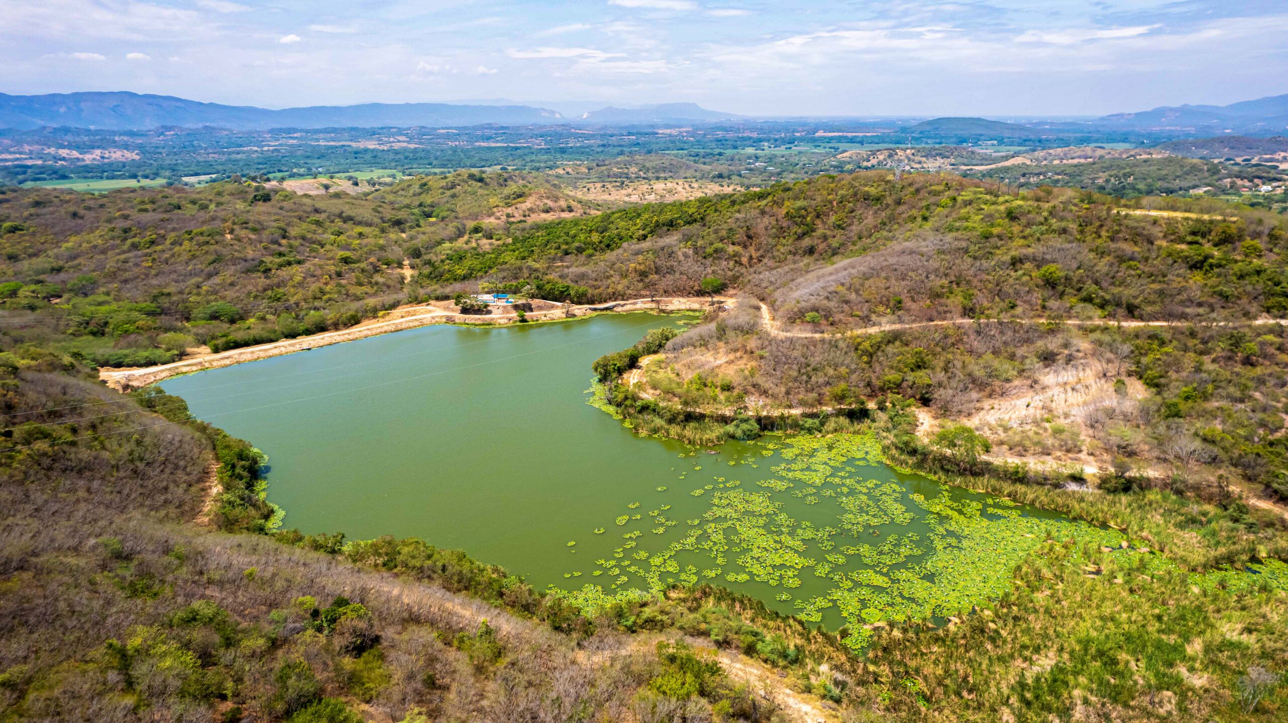 Lago principal, venta de lotes, Lotes en Tocaima cerca a Bogota Lagos de morro azul, En Constructora Ardguz desarrollamos proyectos exclusivos de lotes campestres en Tocaima, Anapoima y alrededores, ideales como segunda vivienda en Colombia o para una inversión inmobiliaria inteligente.